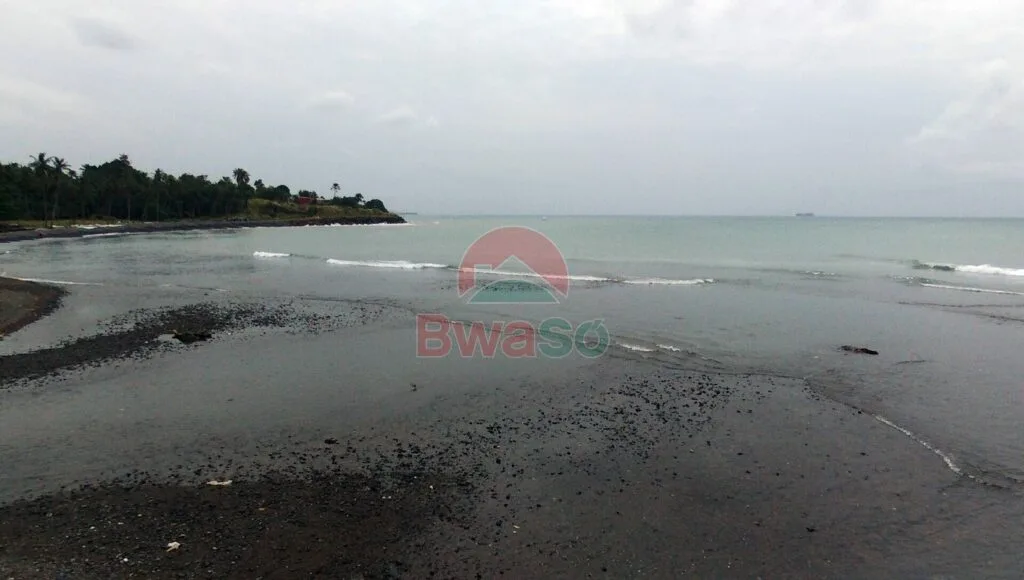 Terreno 27 Hectares Frente Mar * Voz da América